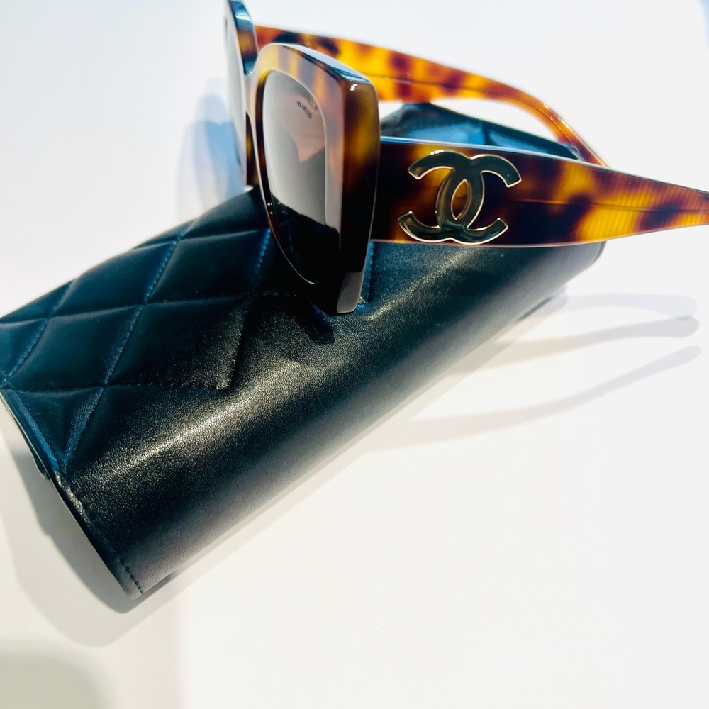 CHANEL Brown Tortoise Sunglasses - Picture 9 of 13